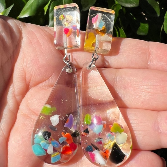 VINTAGE 1980’S CLEAR LUCITE CONFETTI LONG DROP DANGLE STATEMENT EARRINGS UNIQUE